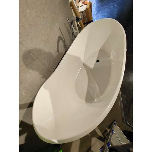 Modern bathtub, white quarrycast, Amalfi invisible drain, Victoria Albert