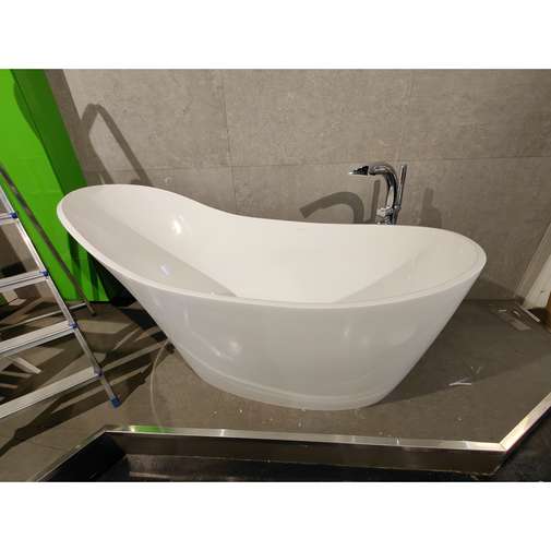 Moderne Badewanne, weißer Steinbruch, unsichtbarer Amalfi-Abfluss, Victoria Albert