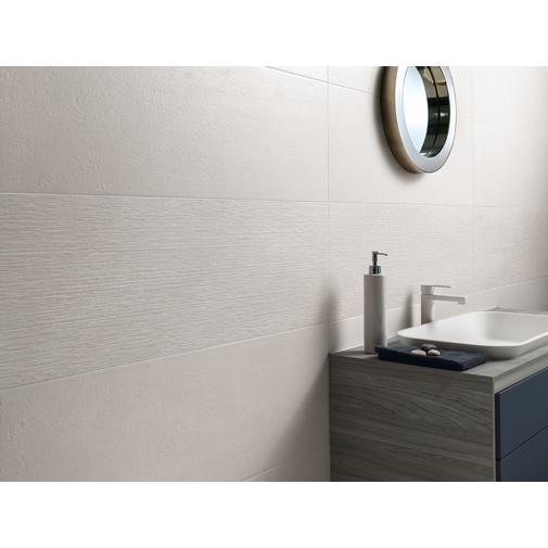 Piastrella rigata effetto cemento, bianco Ghiaccio Lines 33,3x100 cm - Concretus, Dom Ceramiche