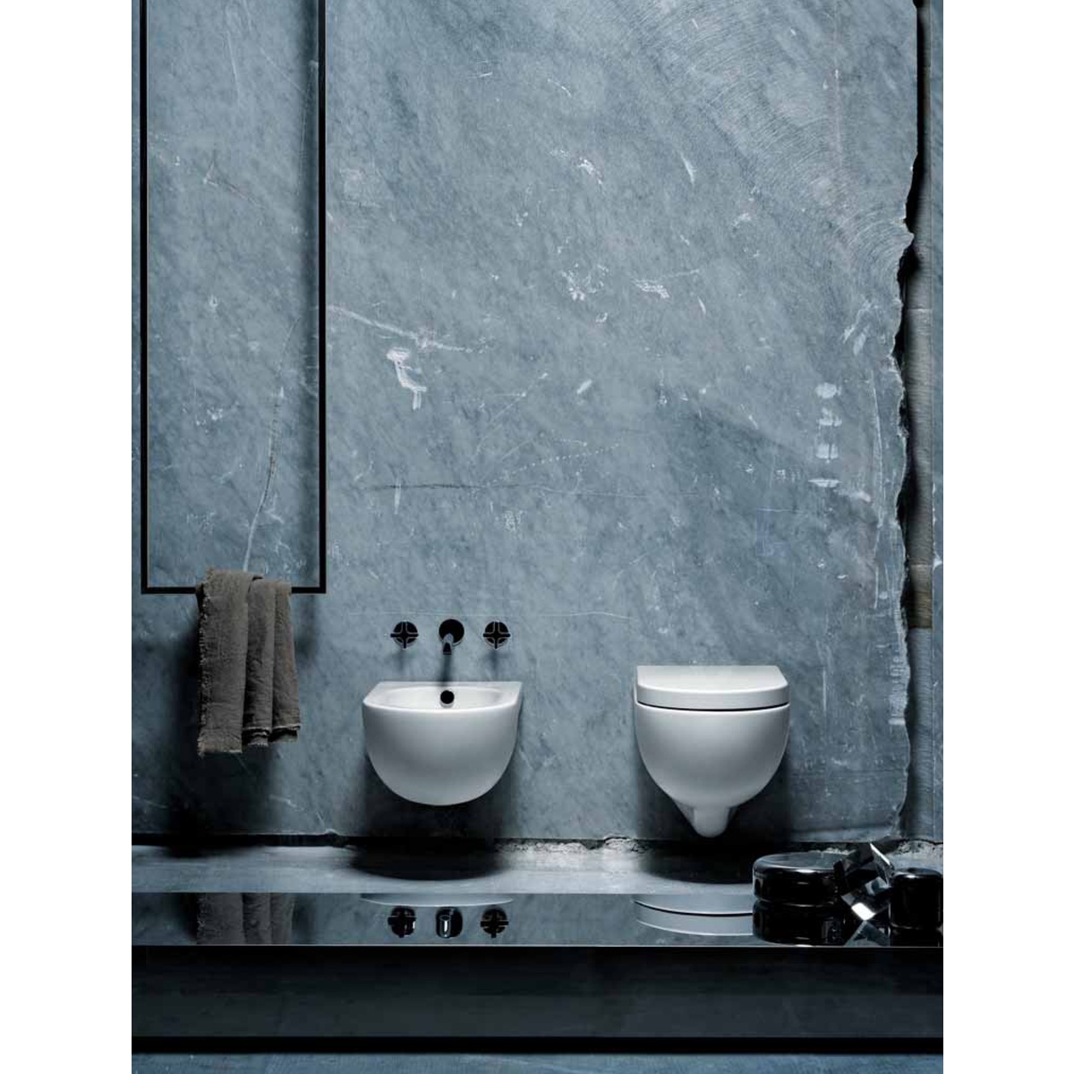 Lavabo Nuvola Azzurra Ceramica.Nuvola Di Azzurra Ceramica Set Di Sanitari A Sospensione Vaso Bidet E Sedile Stile Minimale